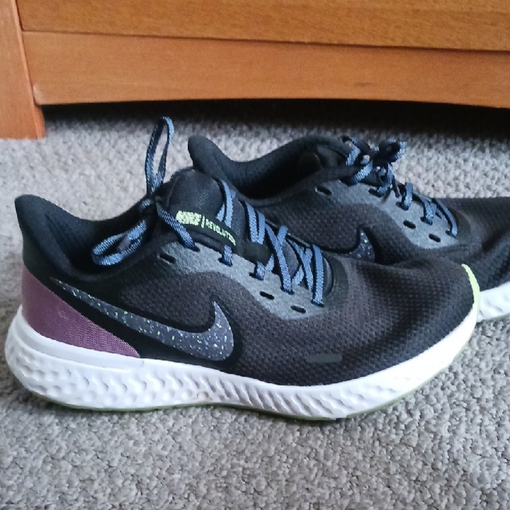 Nike Black and Purple Athletic Sneakers